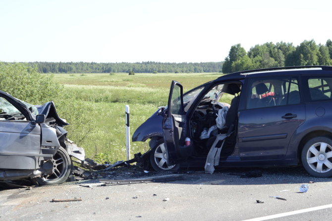 Kelyje Vilnius - Zarasai dviejų automobilių kaktomuša