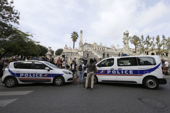 „Scanpix“/AP nuotr./Teroro išpuolis prie Marselio traukinių stoties