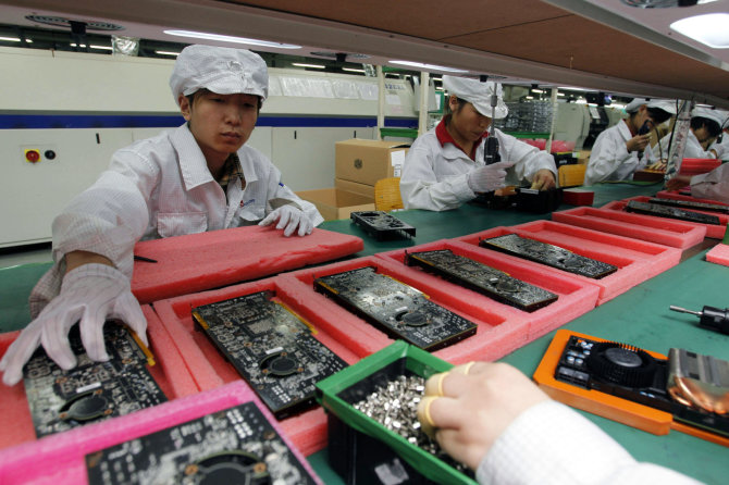 „Scanpix“/AP nuotr./„iPhone“ telefonus gaminantis fabrikas