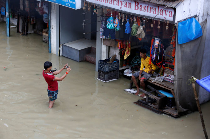 „Reuters“/„Scanpix“ nuotr./Potvynis Indijoje