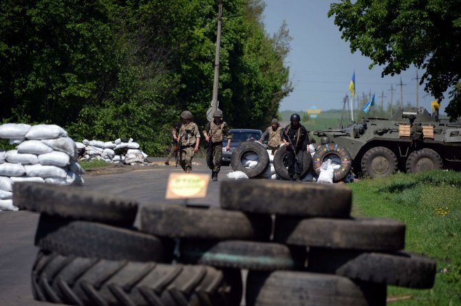 AFP/„Scanpix“ nuotr./Ukrainos kariai netoli Slovjansko miesto