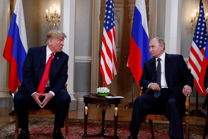 „Reuters“/„Scanpix“ nuotr./Helsinkyje susitiko D.Trumpas ir V.Putinas