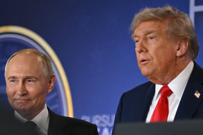 Vladimiras Putinas ir Donaldas Trumpas / ANDREW CABALLERO-REYNOLDS / AFP