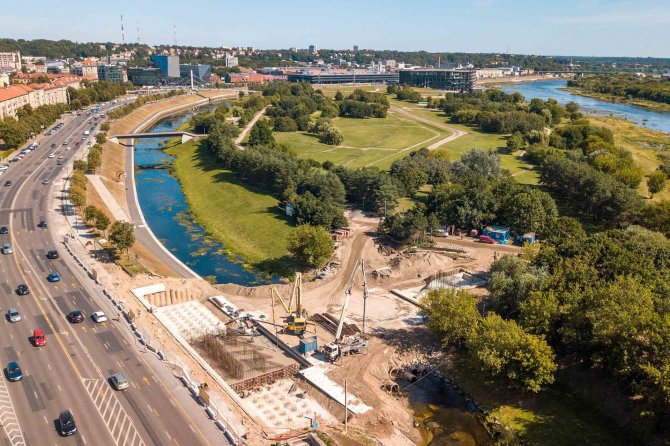 Kauno miesto savivaldybės nuotr./Nemuno saloje statomas naujas pėsčiųjų tiltas