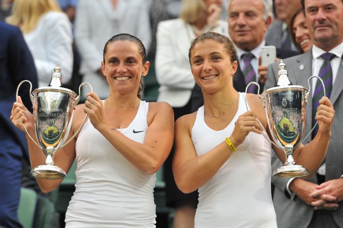 AFP/„Scanpix“ nuotr./Sara Errani ir Roberta Vinci užpildė „Didžiojo kirčio“ dvejetų turnyrų nugalėtojų taurių kolekciją