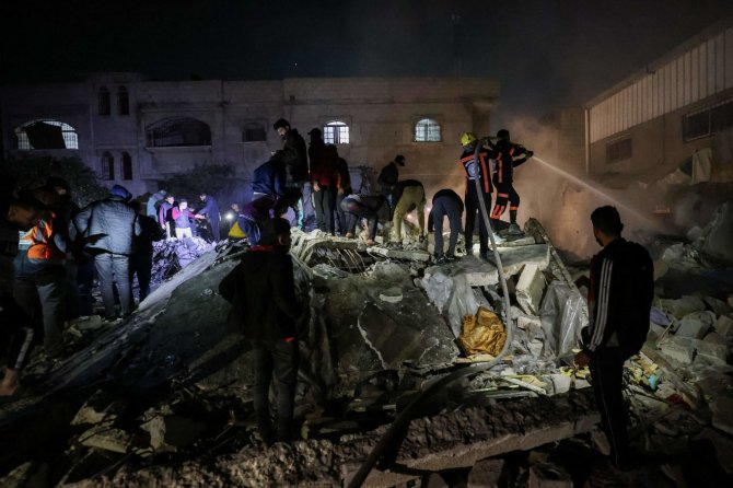 AFP/„Scanpix“ nuotr./Izraelio smūgio Rafoje pasekmės
