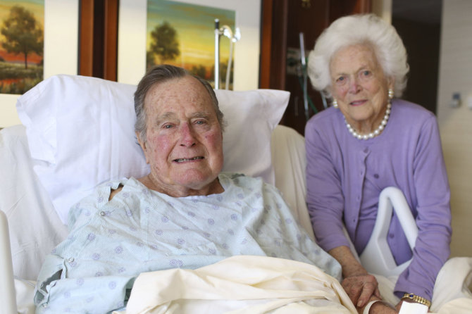 „Scanpix“ nuotr./JAV prezidentas George'as H.W.Bushas su žmona