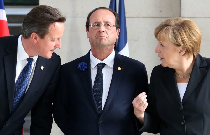 „Reuters“/„Scanpix“ nuotr./Davidas Cameronas, Francois Hollandas ir Angela Merkel 