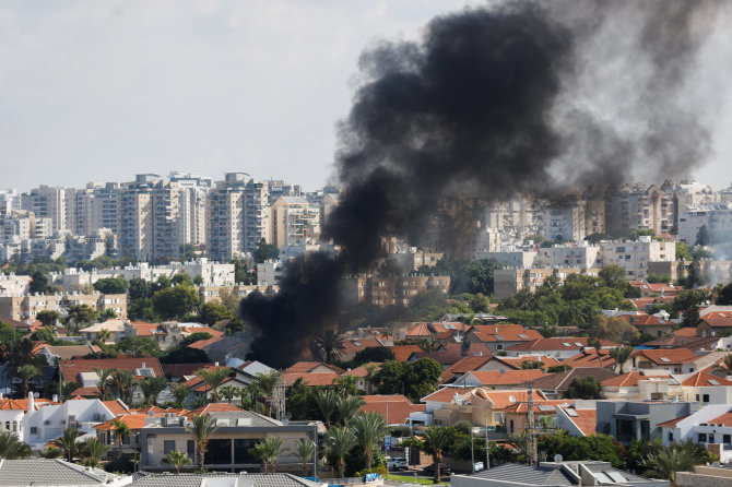 „Reuters“/„Scanpix“ nuotr./Iš Gazos ruožo į Izraelį paleistos raketos