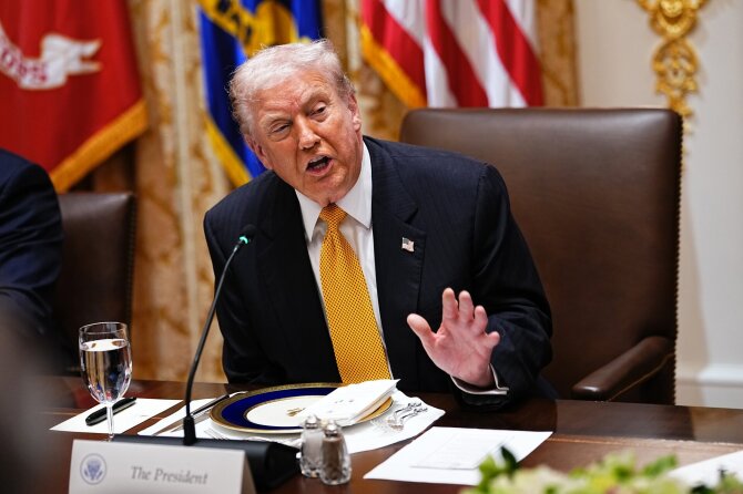 Donaldas Trumpas /  / Aaron Schwartz/POOL via CNP/INST