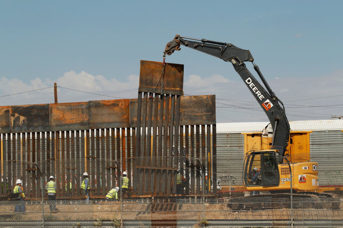 „Reuters“/„Scanpix“ nuotr./Statoma tvora ties JAV ir Meksikos siena