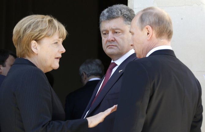 „Reuters“/„Scanpix“ nuotr./Angela Merkel, Petro Porošenko ir Vladimiras Putinas