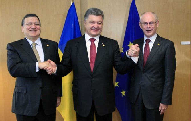„Reuters“/„Scanpix“ nuotr./Jose Manuel Barroso, Petro Porošenka ir  Hermanas Van Rompuy