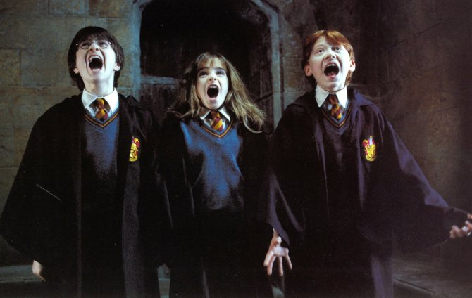„Scanpix“ nuotr./Danielis Radcliffe'as, Emma Watson, Rupertas Grintas filme „Haris Poteris ir išminties akmuo“