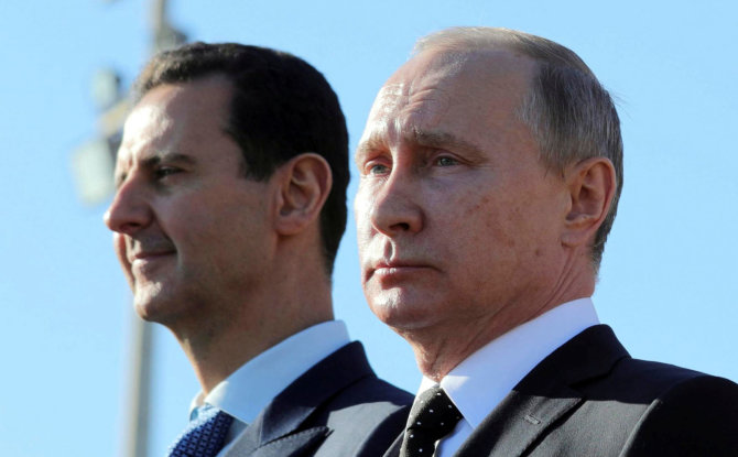 „Reuters“/„Scanpix“ nuotr./Basharas al Assadas ir Vladimiras Putinas Hmeimimo bazėje Latakijoje