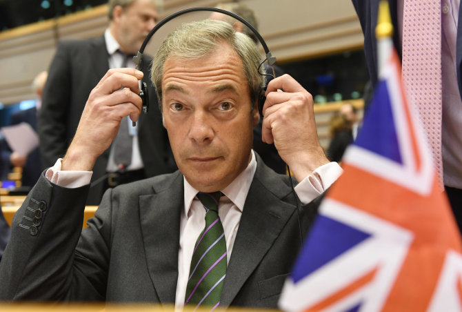 „Scanpix“/AP nuotr./Nigelas Farage'as Europos Parlamente