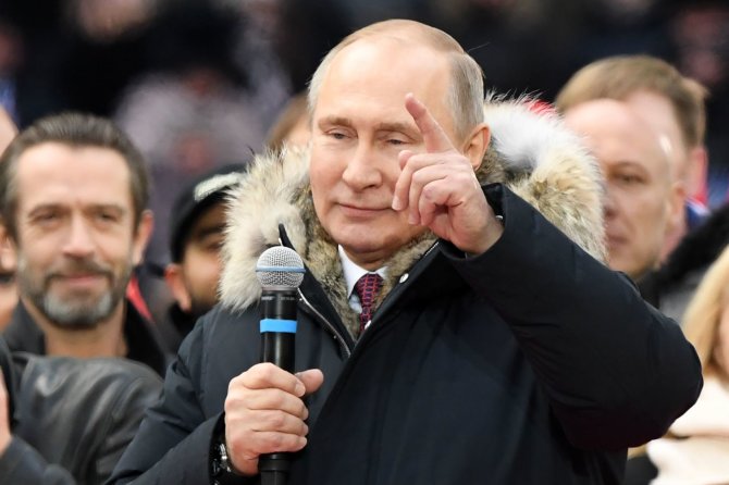 AFP/„Scanpix“ nuotr./V.Putinas kreipėsi į dešimtis tūkstančių gerbėjų Maskvos Lužnikų stadione