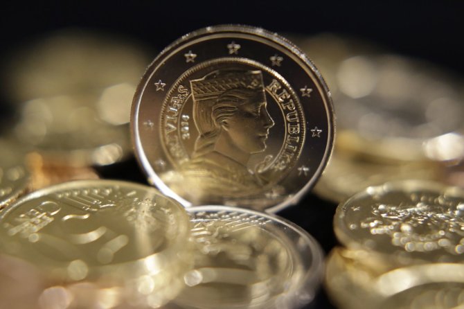 „Reuters“/„Scanpix“ nuotr./Latviškos eurų monetos