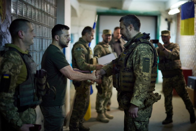 „Reuters“/„Scanpix“ nuotr./V.Zelenskis apsilankė kovos veiksmų zonoje