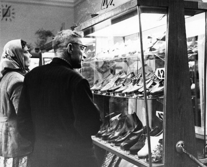 „Scanpix“ nuotr./Batų parduotuvė Maskvoje (1960 m.)