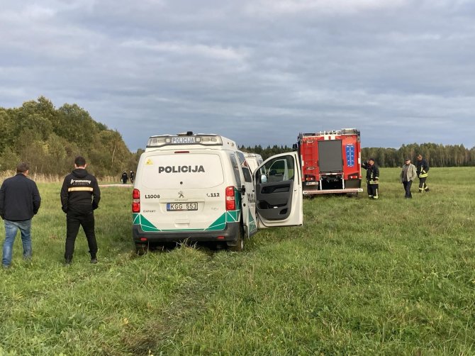 Aurelijos Jašinskienės / 15min.lt nuotr./Dariaus kaime nukrito skraidyklė, žuvo du žmonės