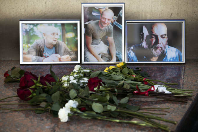 „Scanpix“/AP nuotr./CAR nužudytų rusų žurnalistų pagerbimas