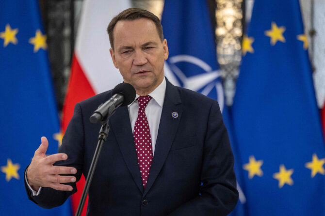 Radoslawas Sikorskis / WOJTEK RADWANSKI / AFP