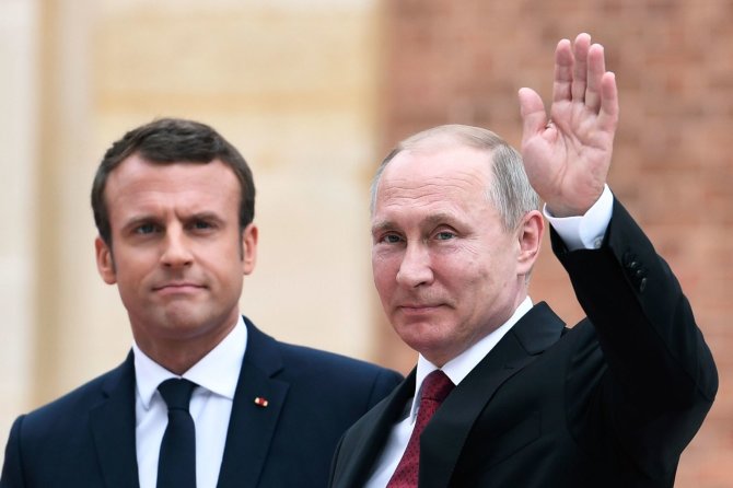 AFP/„Scanpix“ nuotr./E.Macrono ir V.Putino susitikimas