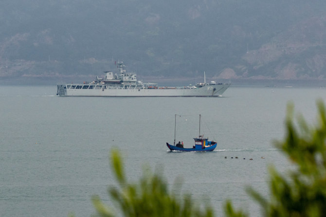 „Reuters“/„Scanpix“/Kinijos karo laivas