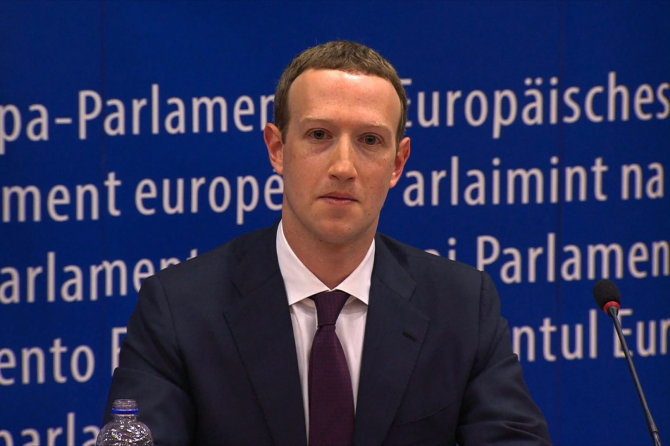 AFP/„Scanpix“ nuotr./Markas Zuckerbergas Europos Parlamente