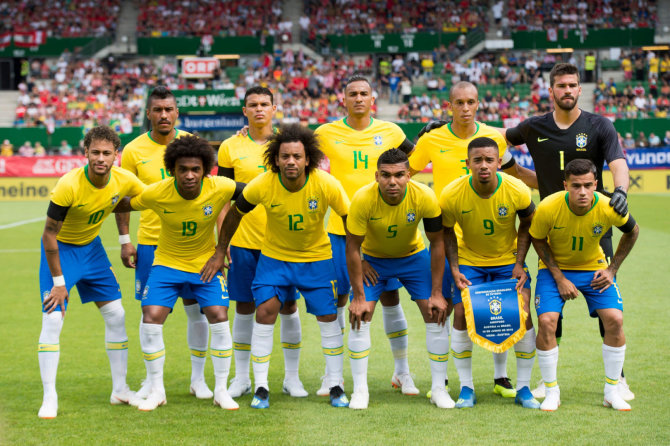 AFP/„Scanpix“ nuotr./Brazilijos futbolo rinktinė, Alissonas Beckeris – stovi dešinėje