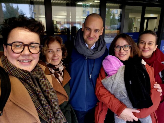 Asmeninio albumo nuotr./Jūratė Juškaitė ir Birutė Sabatauskaitė su dukra