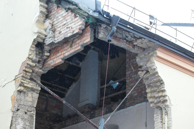 Irmanto Gelūno/15min.lt nuotr./Vilniuje nugriuvo pastato dalis.
