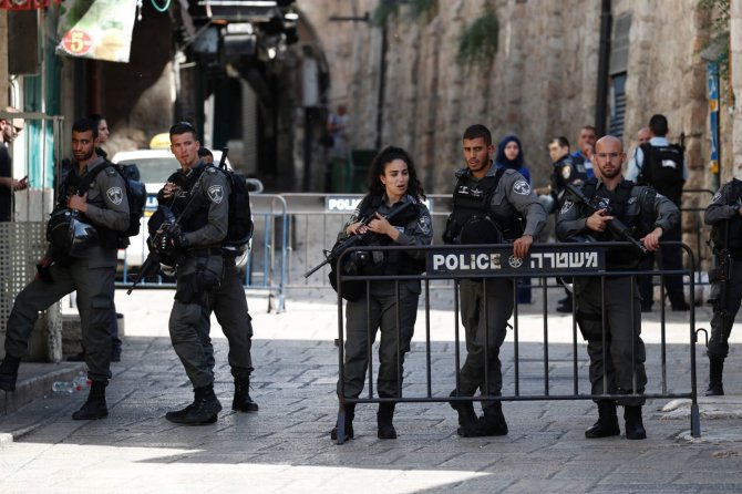AFP/„Scanpix“ nuotr./Per išpuolį Jeruzalėje pašauti du Izraelio policininkai mirė