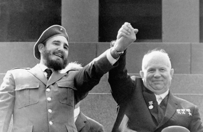 „Scanpix“/AP nuotr./Fidelis Castro ir Nikita Chruščiovas (1963 m.)