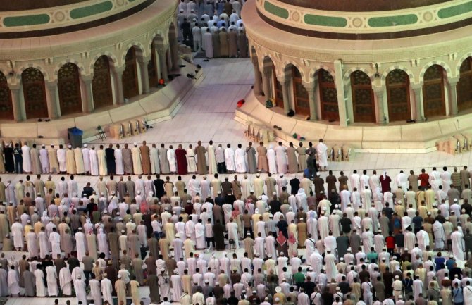 AFP/„Scanpix“ nuotr./Į hadžą Saudo Arabijoje susirinko daugiau kaip 2 mln. musulmonų