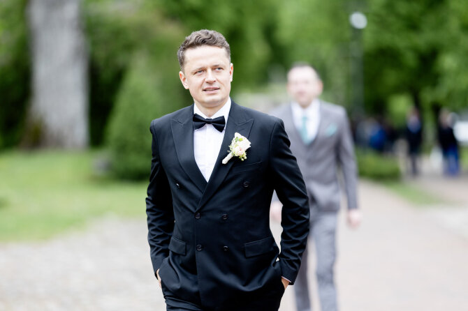 Lukas Balandis / BNS nuotr./Ineta ir Ąžuolas Žvaguliai susituokė Kernavės bažnyčioje
