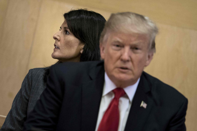 AFP/„Scanpix“ nuotr./Donaldas Trumpas ir Nikki Haley