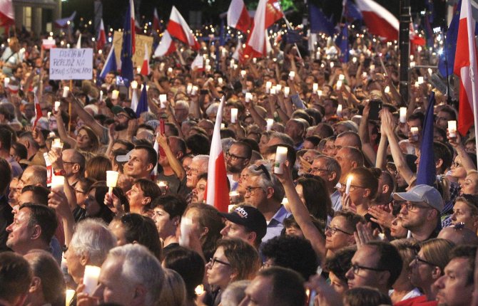 „Scanpix“/AP nuotr./Lenkai protestavo prieš teismų reformą