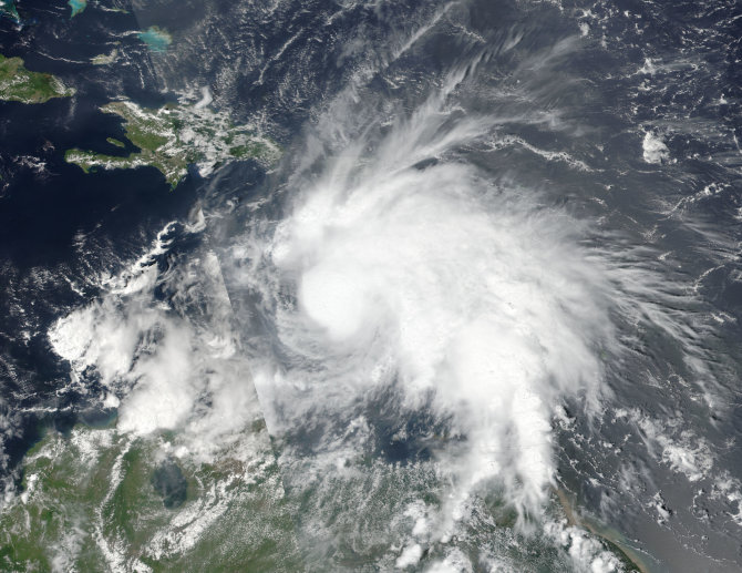 „Reuters“/„Scanpix“ nuotr./Uraganas Metju matomas iš kosmoso