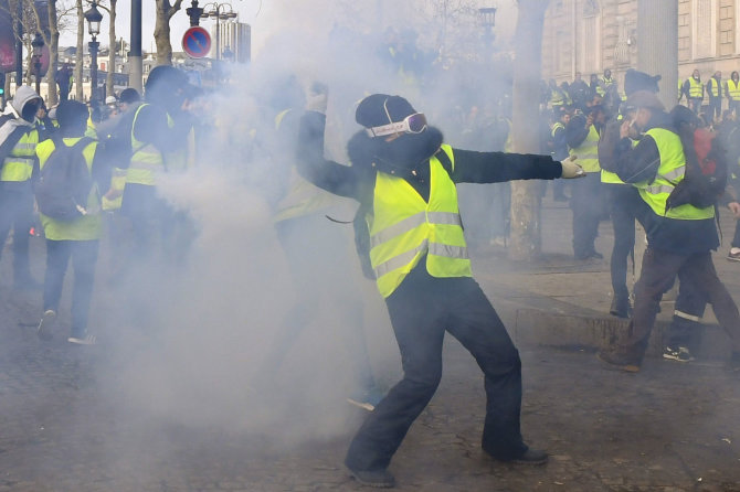 AFP/„Scanpix“ nuotr./Protestas Prancūzijoje