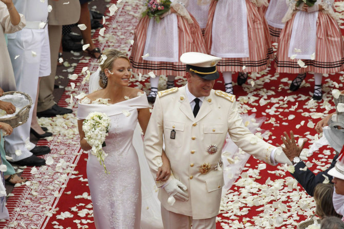 „Reuters“/„Scanpix“ nuotr./Monako princesė Charlene ir princas Albertas II (2011 m.)