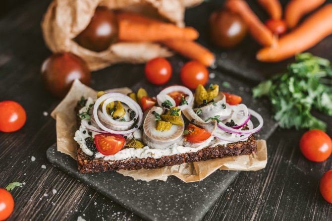 Skandinaviškas „smørrebrød“ sumuštinis