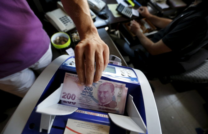 „Reuters“/„Scanpix“ nuotr./200 Turkijos lirų banknotas