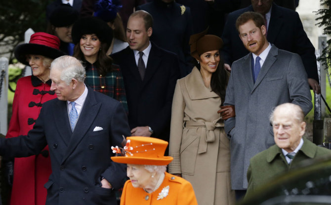 „Scanpix“/AP nuotr./Karališkoji šeima renkasi į kalėdines mišias Sandringame