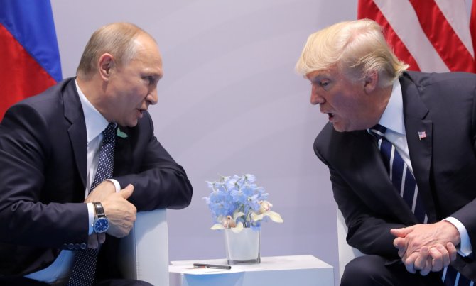 „Reuters“/„Scanpix“ nuotr./Vladimiro Putino ir Donaldo Trumpo susitikimas