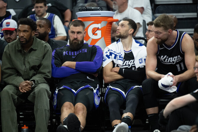 ZUMAPRESS / Scanpix nuotr./Iš kairės: Malikas Monkas, Jonas Valančiūnas, Zachas LaVine'as, Domantas Sabonis