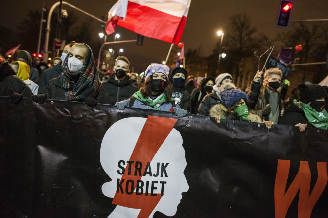 „Scanpix“ nuotr./Protestas prieš abortų draudimą Lenkijoje