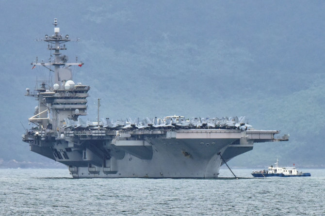 „Reuters“/„Scanpix“ nuotr./Lėktuvnešis „USS Theodore Roosevelt“
