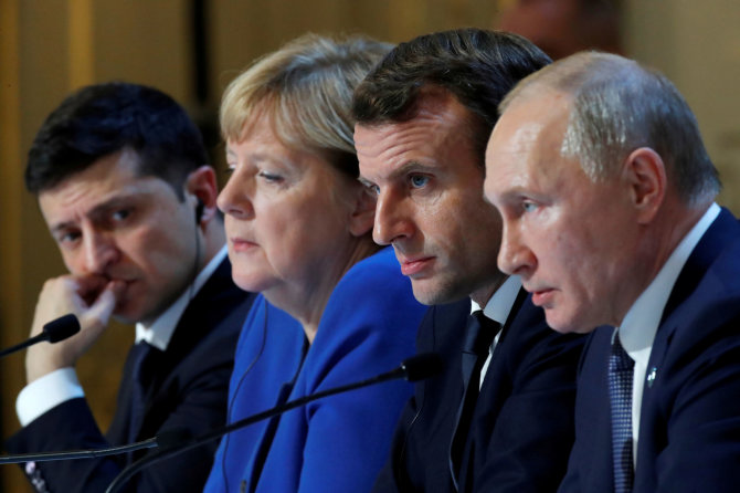 „Reuters“/„Scanpix“ nuotr./V.Zelenskis, A.Merkel, E.Macronas ir V.Putinas Paryžiuje